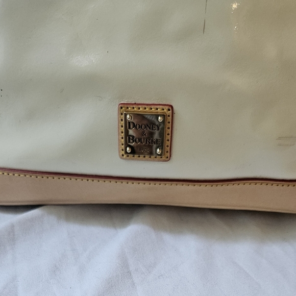 Vintage Dooney & Bourke Ivory Patent Leather Satchel Handbag Crossbody 2 Straps - Picture 2 of 14